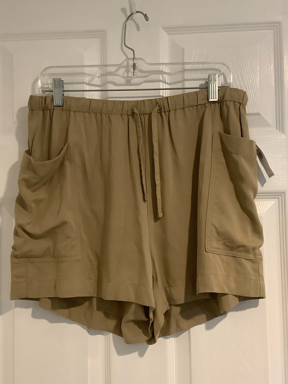 NWT OLD NAVY Tan/Khaki Neutral Minimalist Coastal HighRise Rayon Resort Shorts M